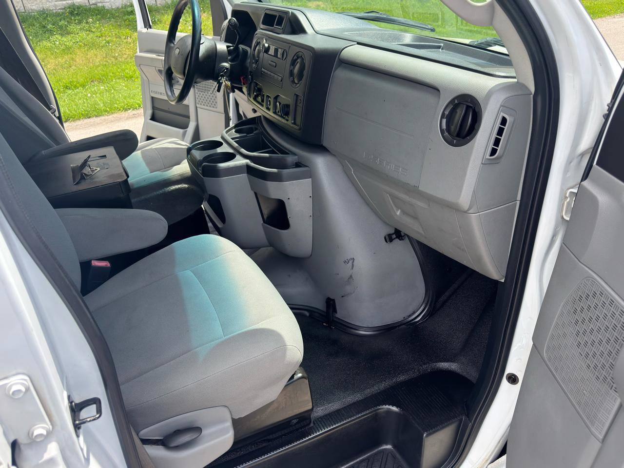 Used 2011 Ford E-250 and Econoline 250 w/ PWR Group RWD image 15
