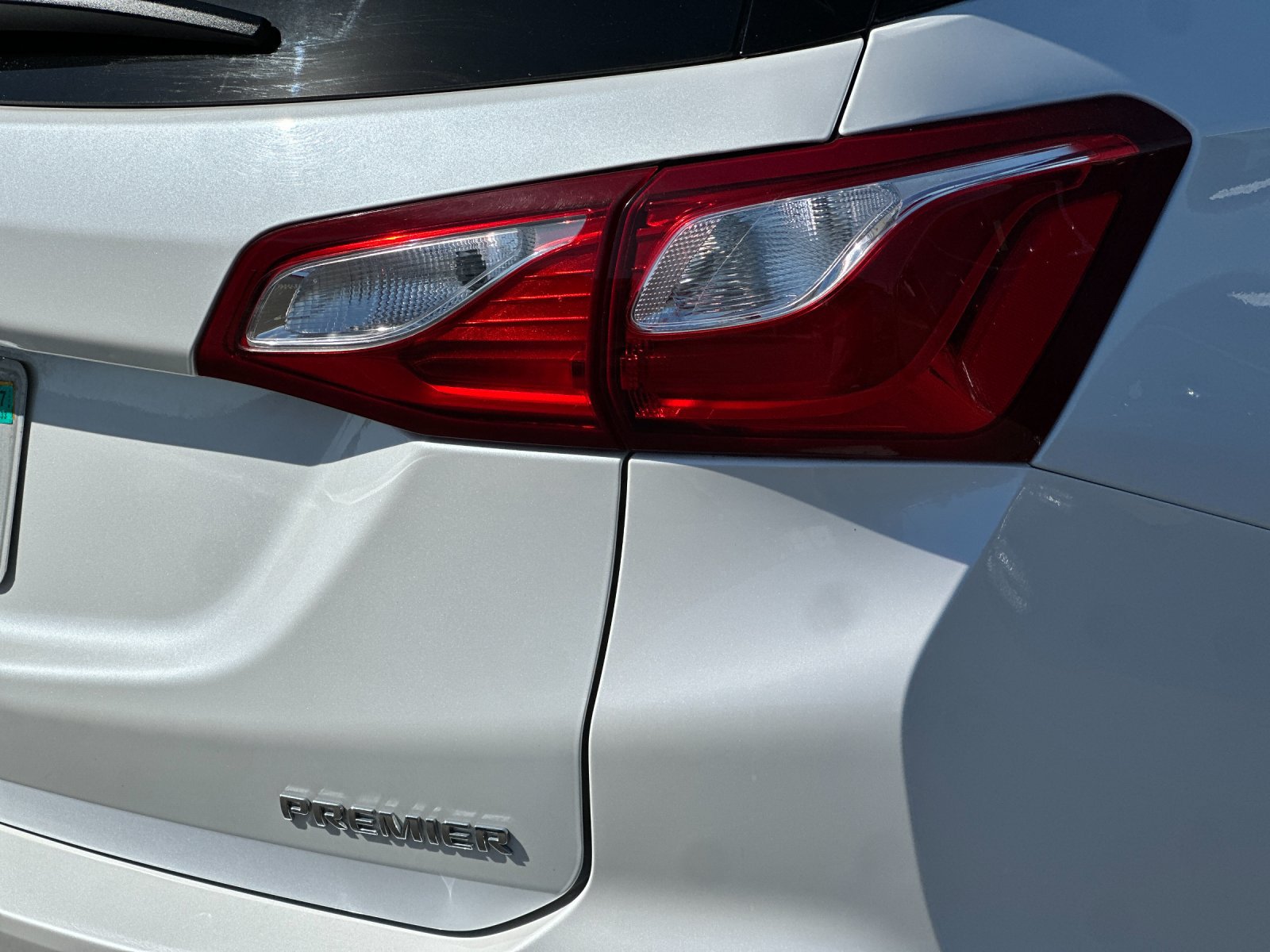 Used 2020 Chevrolet Equinox Premier FWD image 28