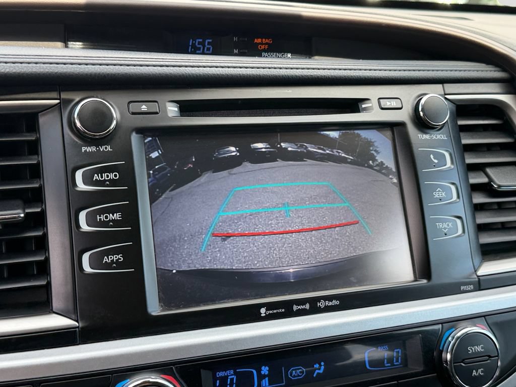 Used 2017 Toyota Highlander Plus FWD image 22