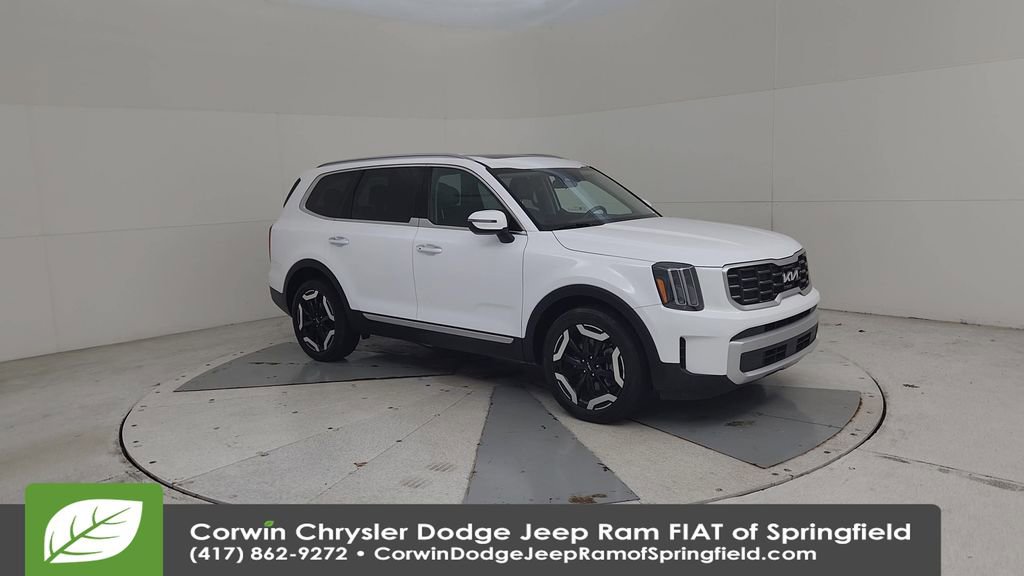 Used 2025 Kia Telluride S FWD image 3