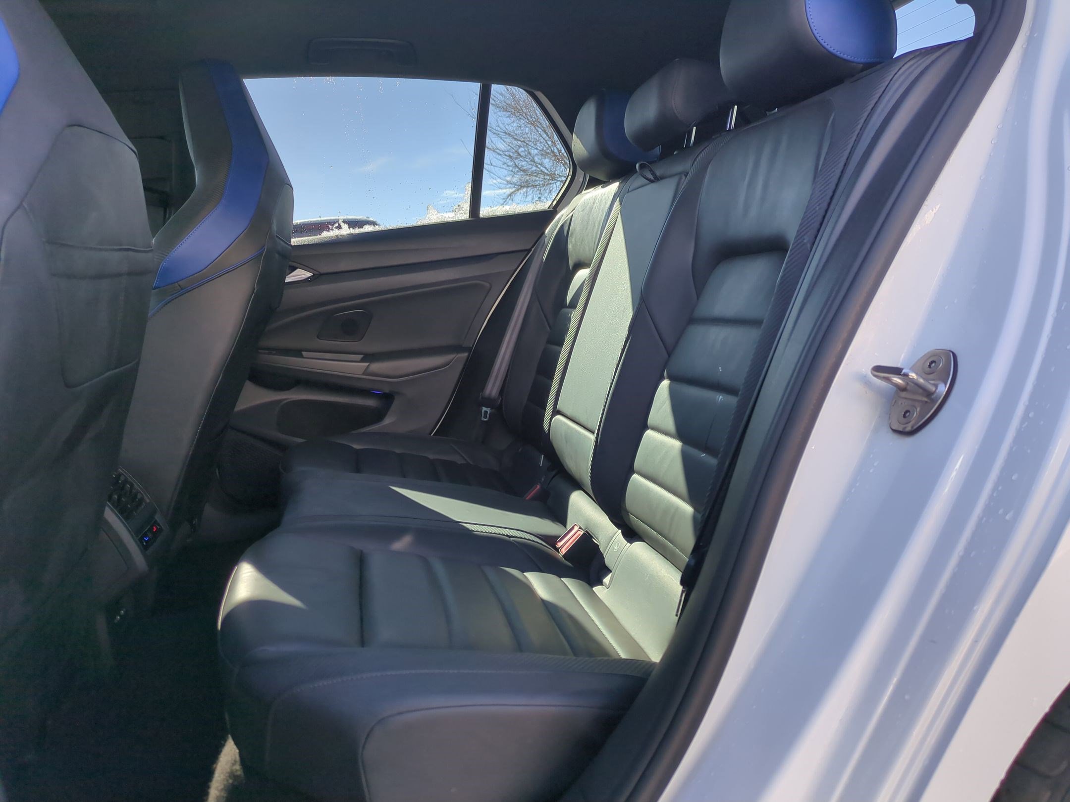 Used 2022 Volkswagen Golf R image 31