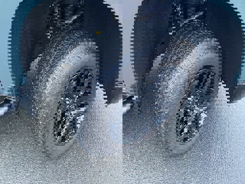 Used 2025 Chevrolet Silverado 1500 LT Trail Boss w/ Convenience Package II image 2