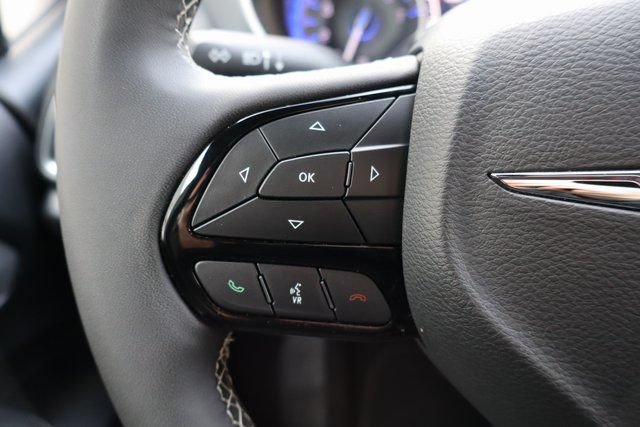 Used 2025 Chrysler Pacifica Limited FWD image 21