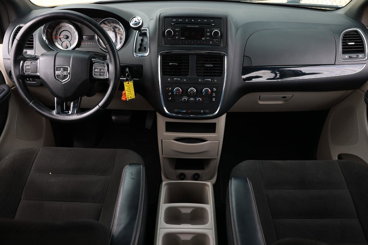 Used 2015 Dodge Grand Caravan SE image 21