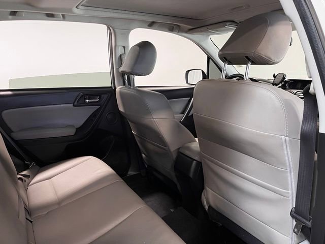 Used 2015 Subaru Forester 2.5i Touring AWD/4WD image 14