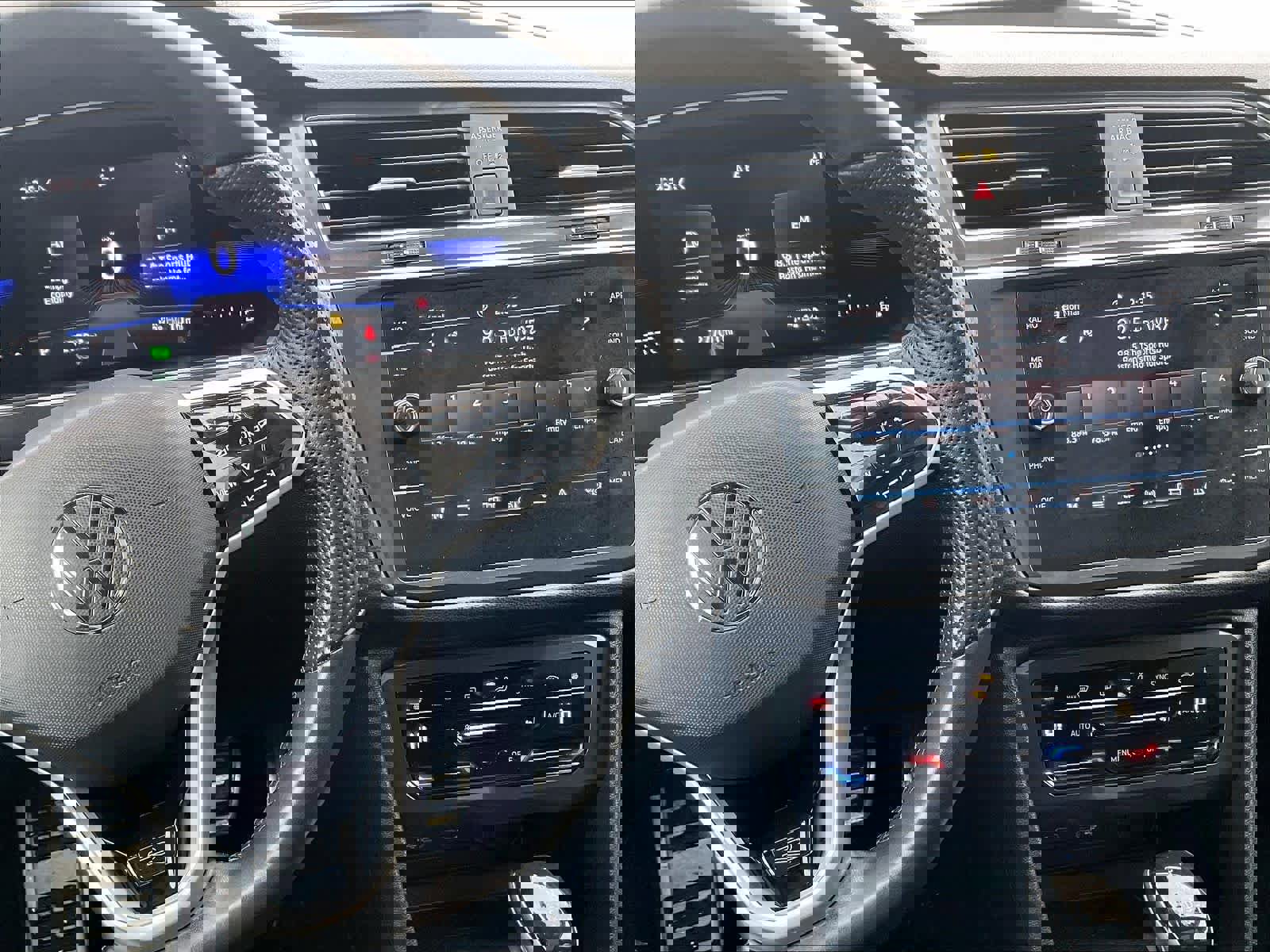 Used 2022 Volkswagen Tiguan SE R-Line image 19