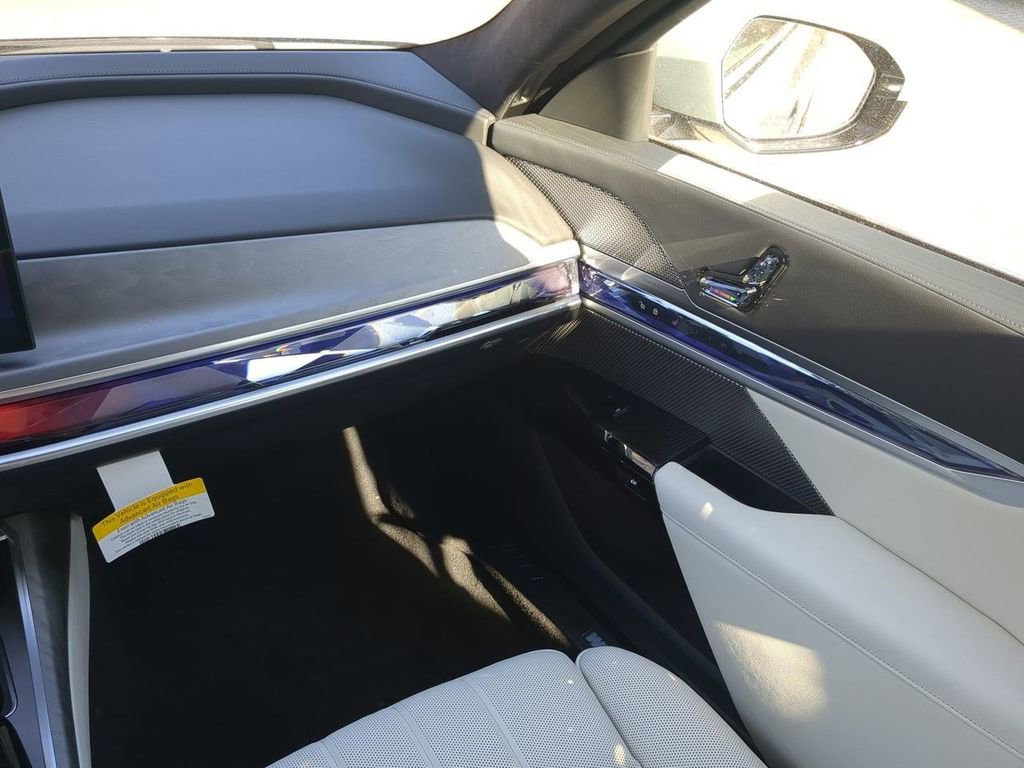 New 2026 BMW 760i xDrive w/ Premium Package image 17