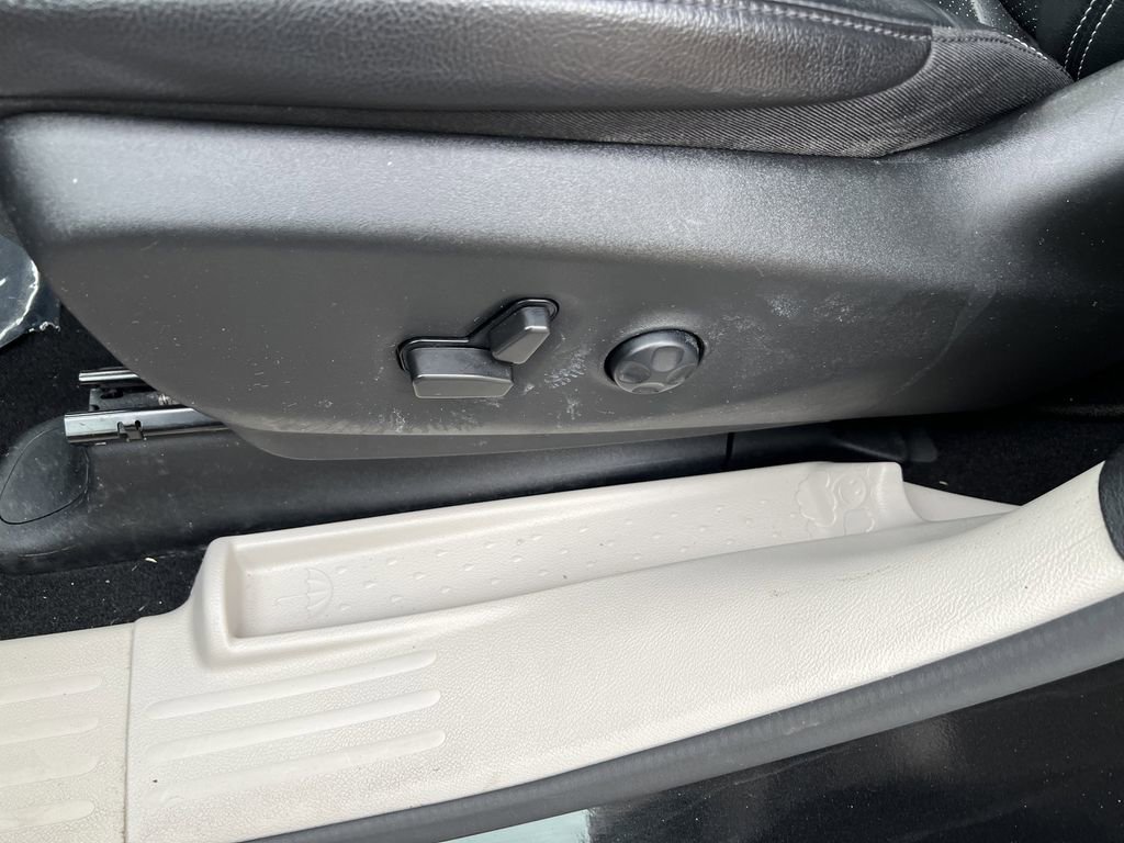 Used 2022 Chrysler Pacifica Touring-L image 18