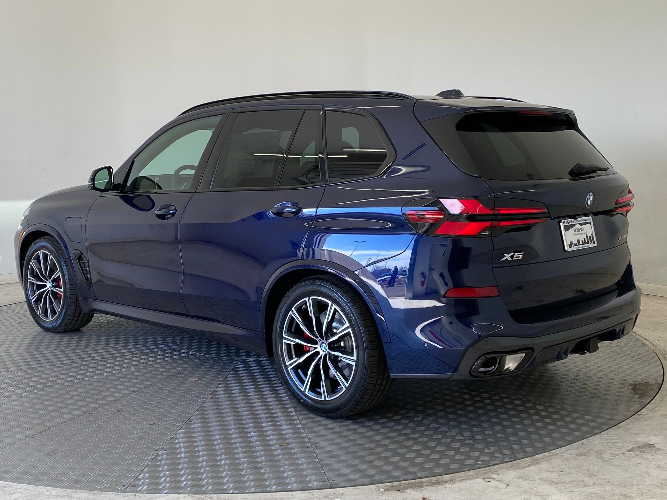 New 2026 BMW X5 xDrive50e w/ M Sport Package image 3