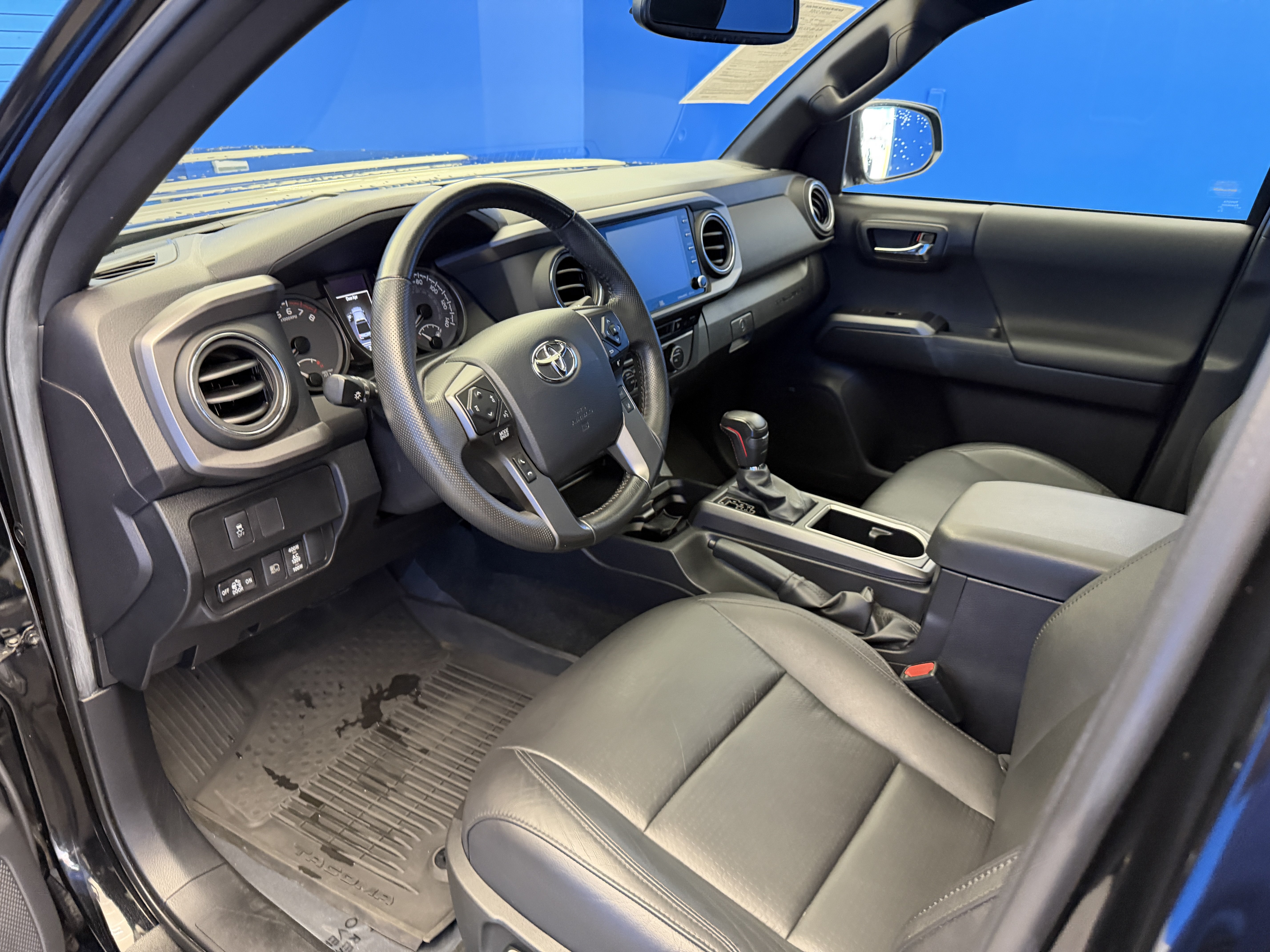 Used 2023 Toyota Tacoma TRD Sport w/ TRD Premium Sport Package AWD/4WD image 13