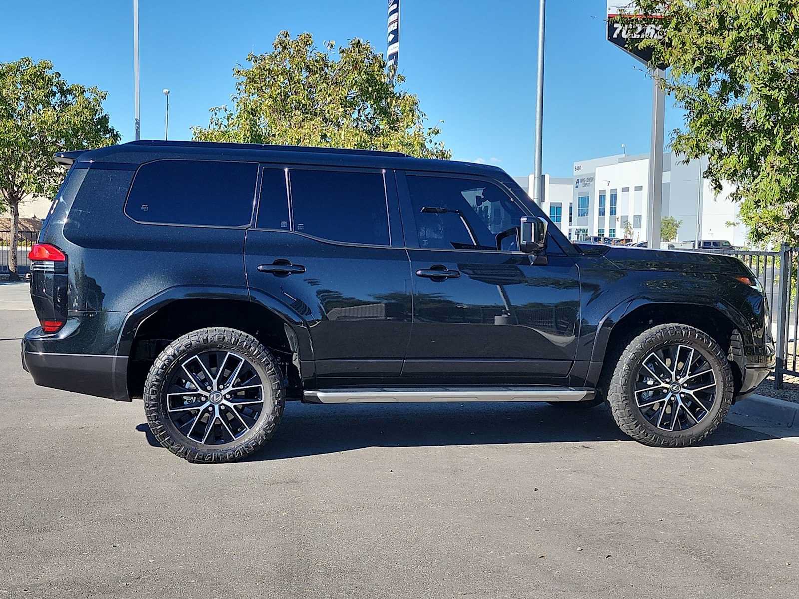 Used 2025 Lexus GX 550 w/ Accessory Package (2T) AWD/4WD image 9