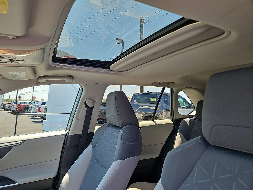 Used 2020 Toyota RAV4 XLE w/ Convenience Package AWD/4WD image 12