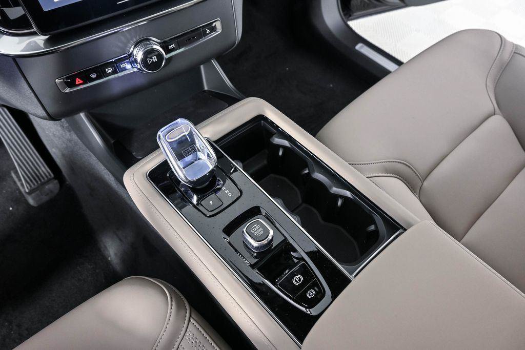 New 2026 Volvo XC90 B6 Plus w/ Protection Package Premier AWD/4WD image 16