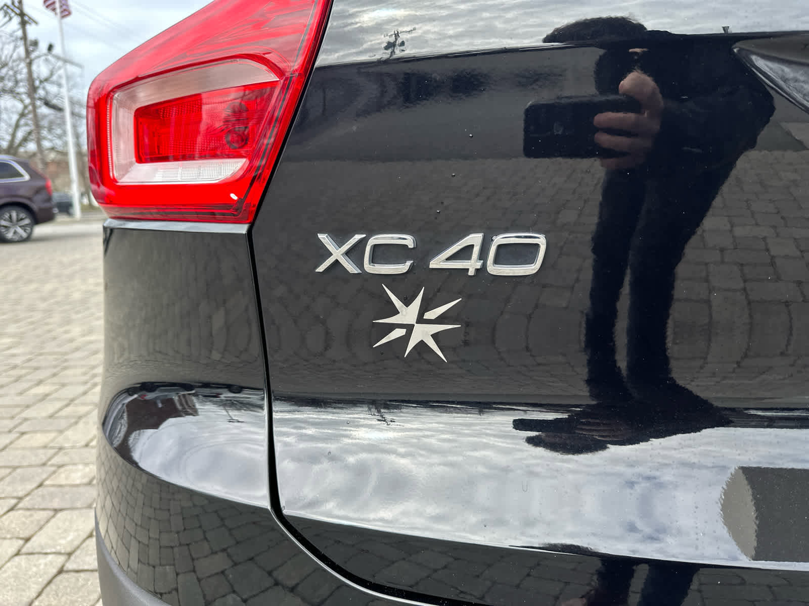 Used 2023 Volvo XC40 B5 Plus w/ Protection Package Premier image 21