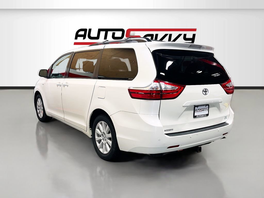Used 2017 Toyota Sienna XLE image 5