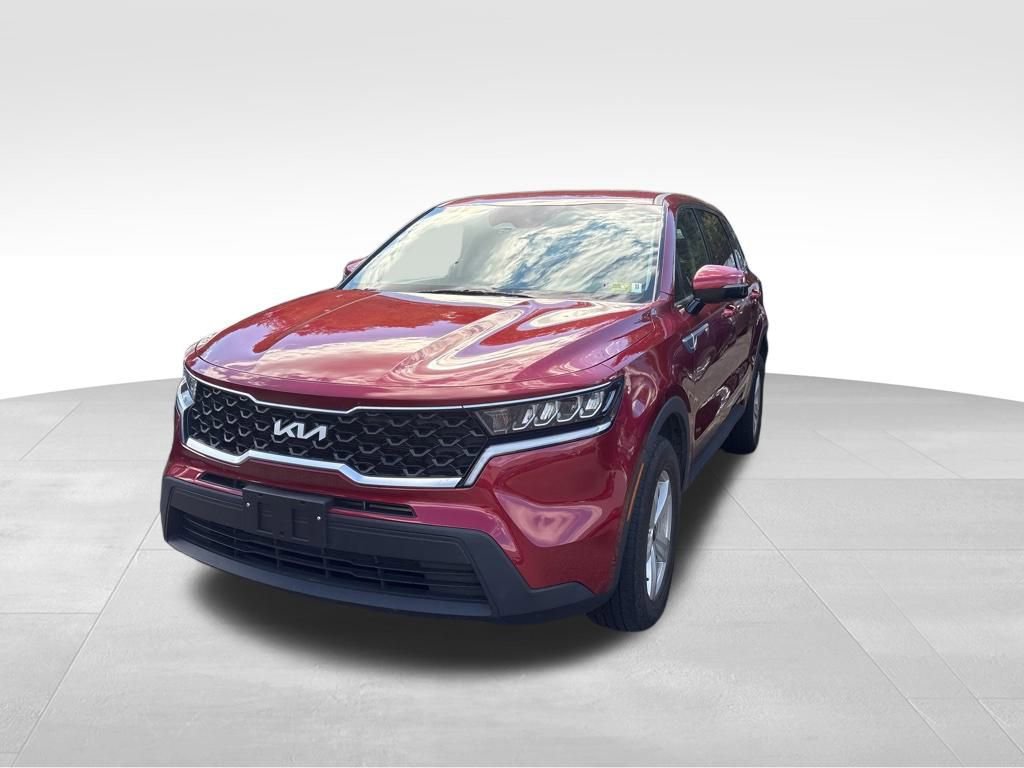 Used 2023 Kia Sorento LX image 2