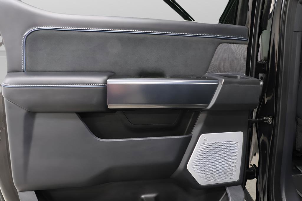 Used 2025 Ford F250 Platinum image 27