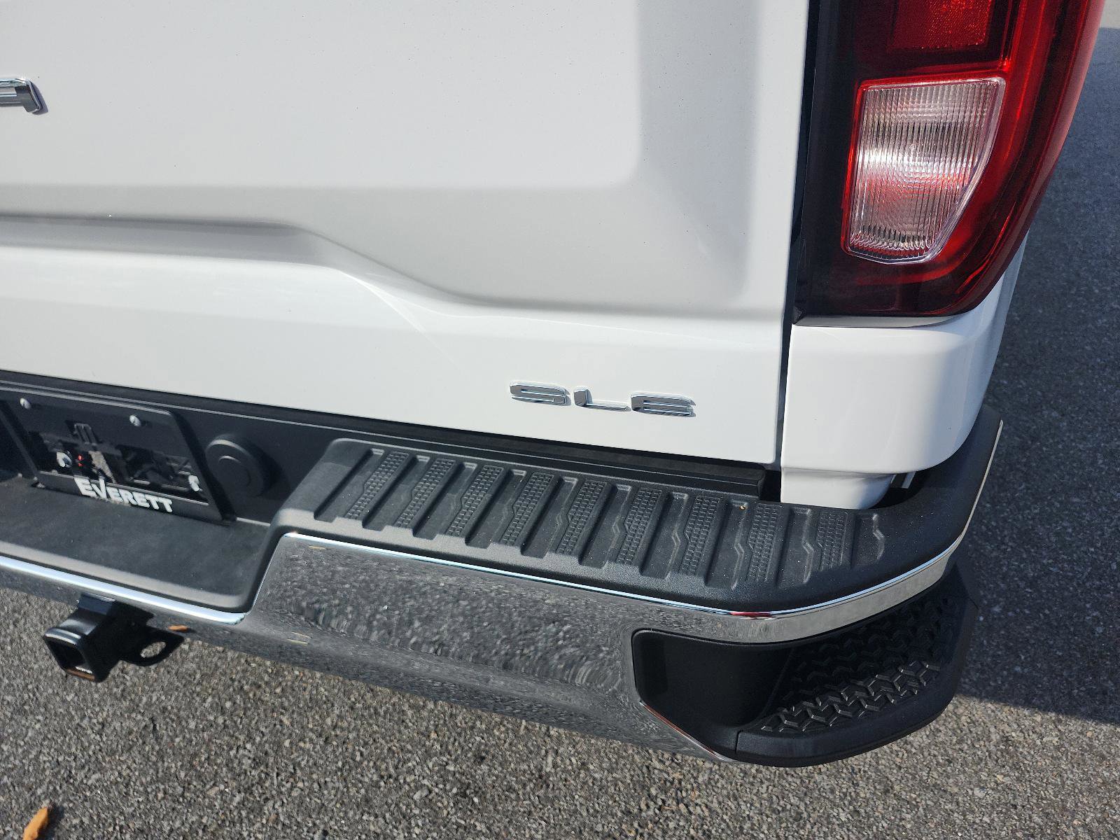 New 2026 GMC Sierra 1500 SLE image 4