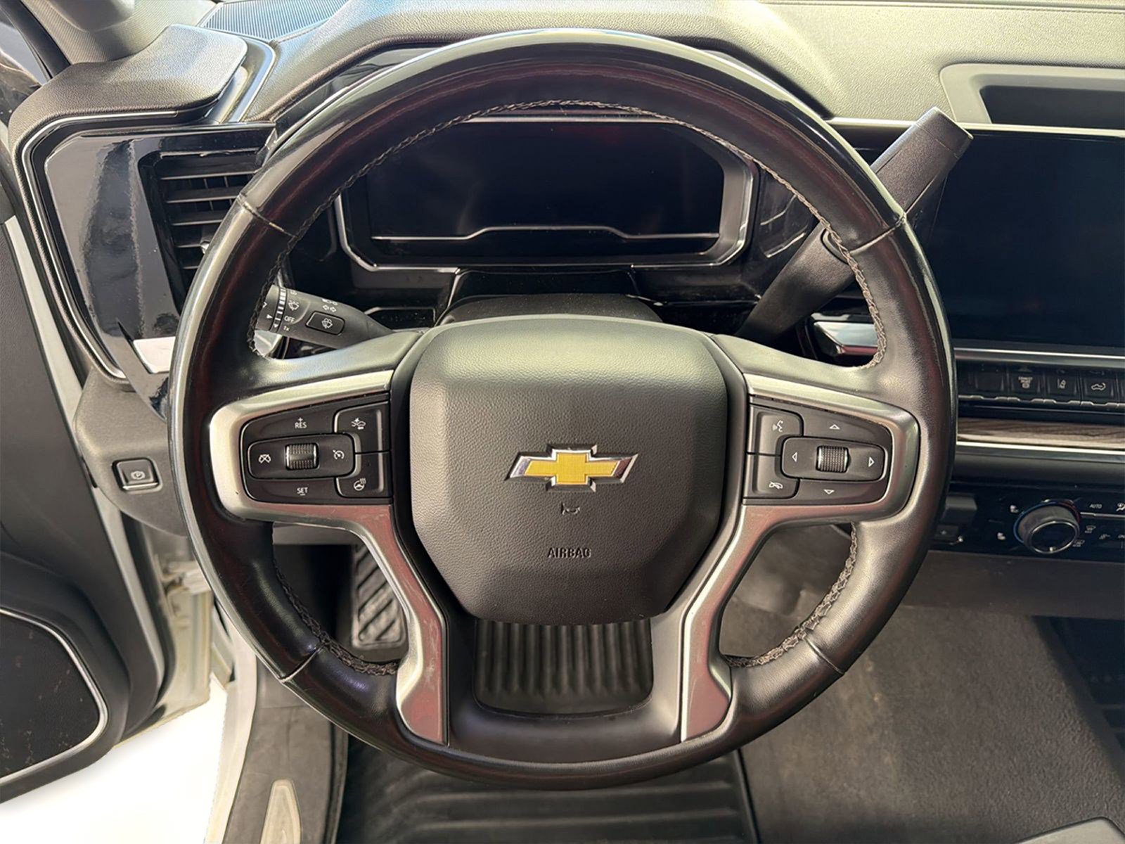 Used 2024 Chevrolet Silverado 2500 LT w/ Convenience Package image 17