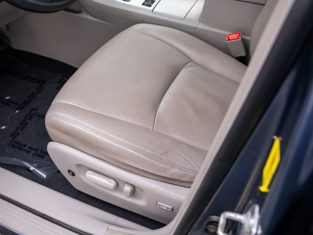 Used 2012 Toyota Highlander FWD w/ Tech Pkg image 15