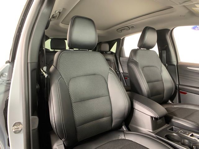 Used 2025 Ford Escape SE image 28