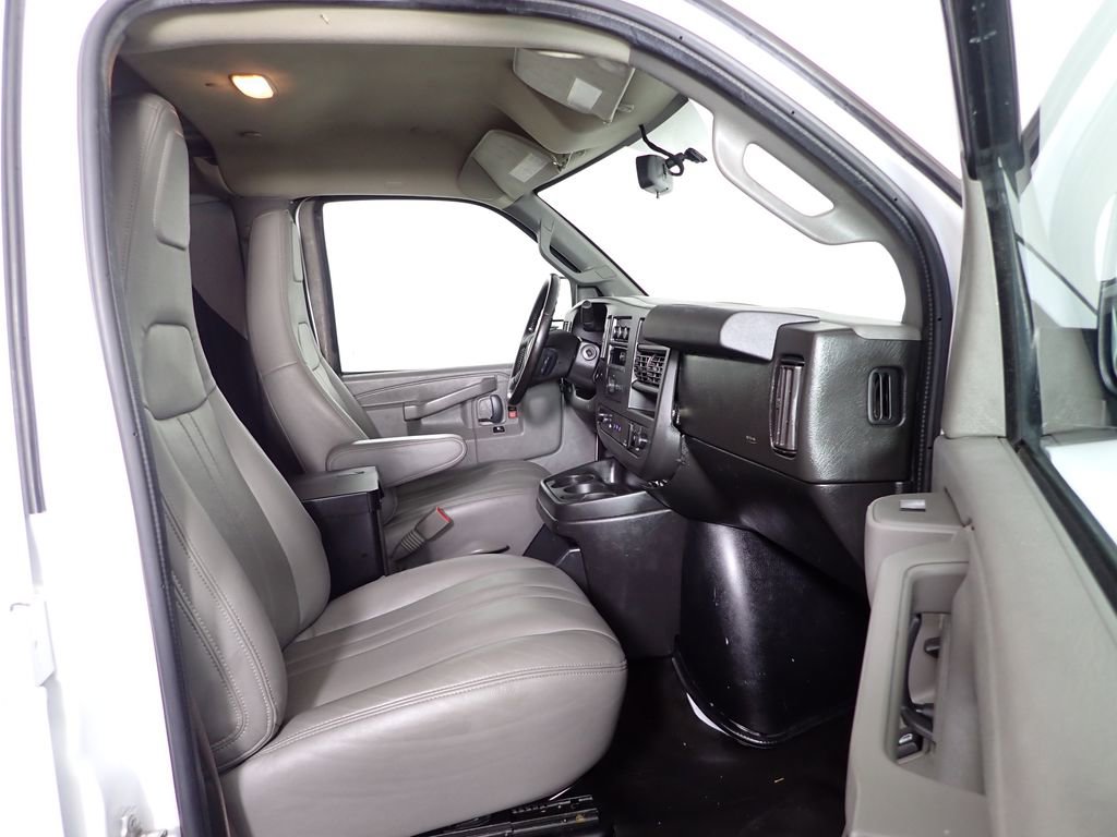 Used 2021 Chevrolet Express 2500 w/ Driver Convenience Package image 30