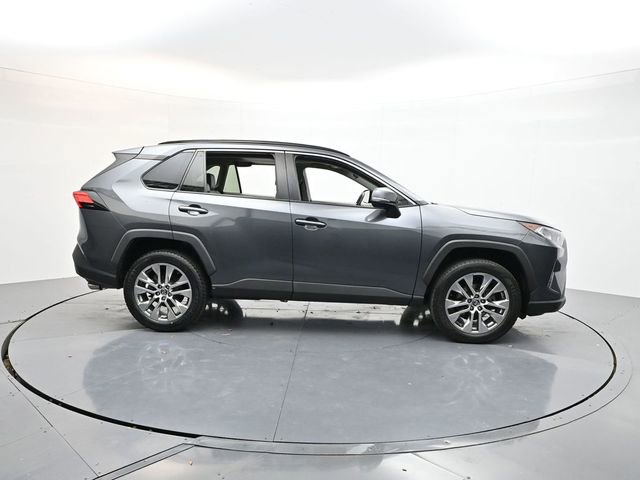 Used 2020 Toyota RAV4 XLE Premium image 9