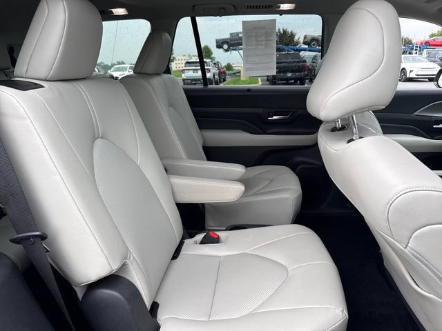 Certified 2024 Toyota Grand Highlander AWD image 14
