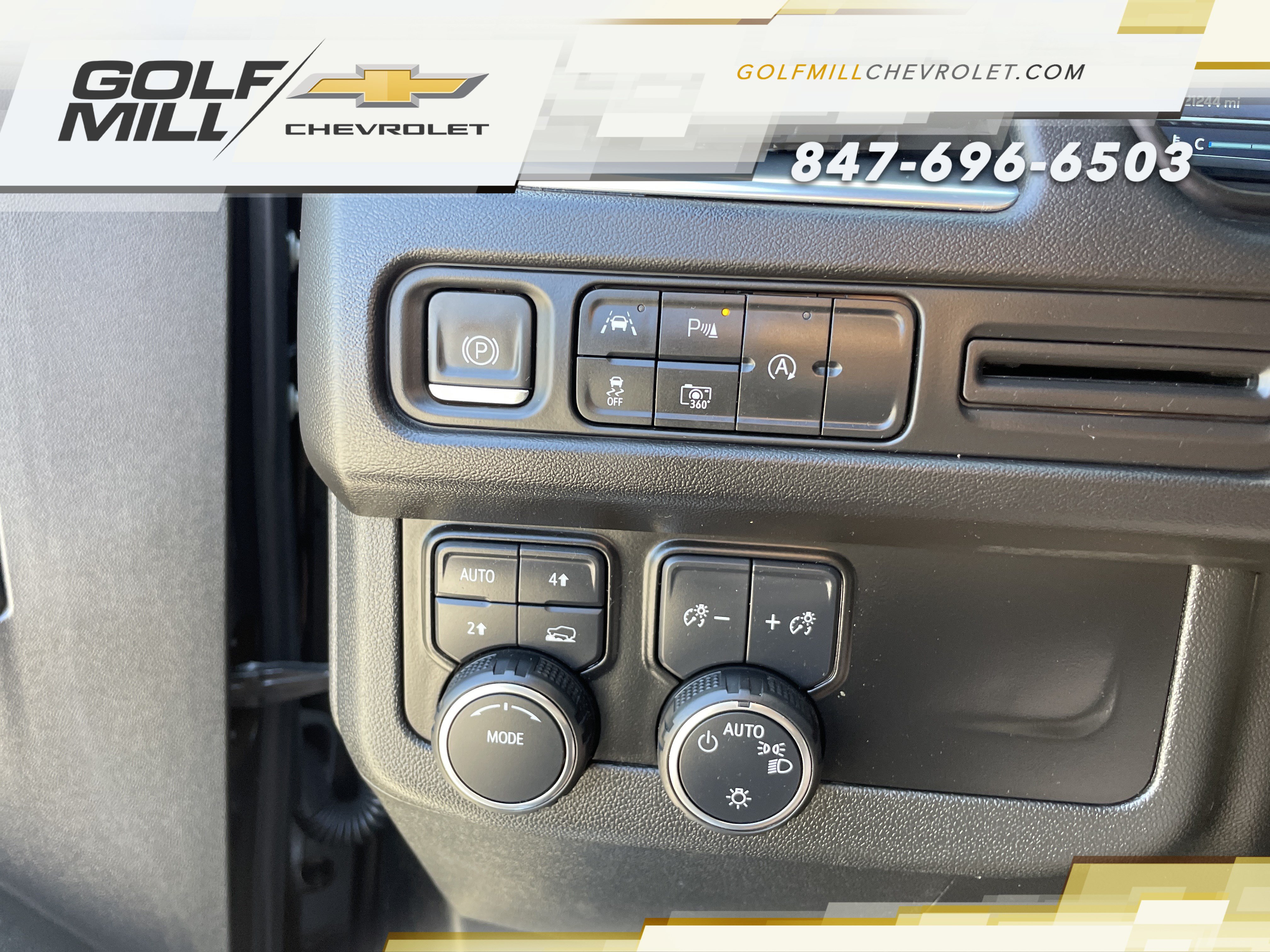 Used 2024 Chevrolet Suburban RST w/ Luxury Package AWD/4WD image 16