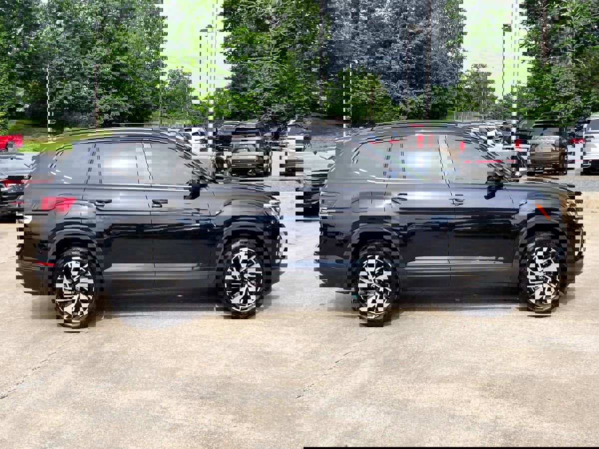 Used 2024 Volkswagen Atlas SE image 4