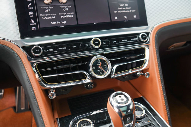 Used 2022 Bentley Flying Spur Plug-In Hybrid image 40