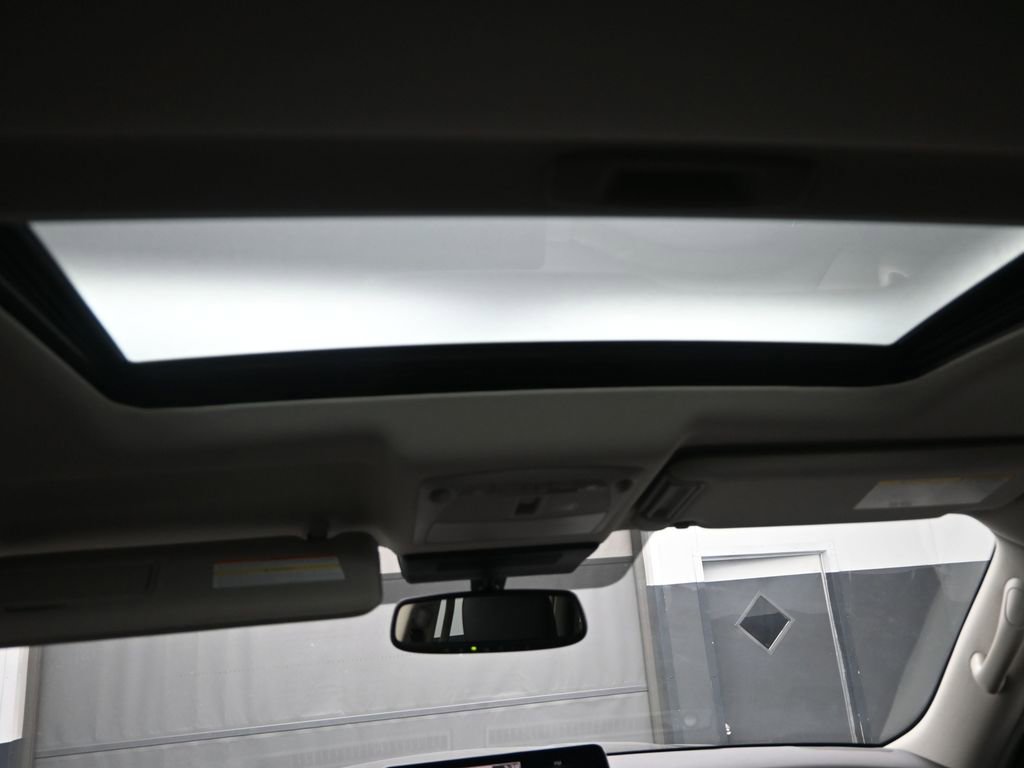 Used 2024 Nissan Armada SL w/ Captain's Chairs Package image 19