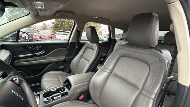 Used 2023 Lincoln Corsair Reserve w/ Rear Removable Package Tray image 25