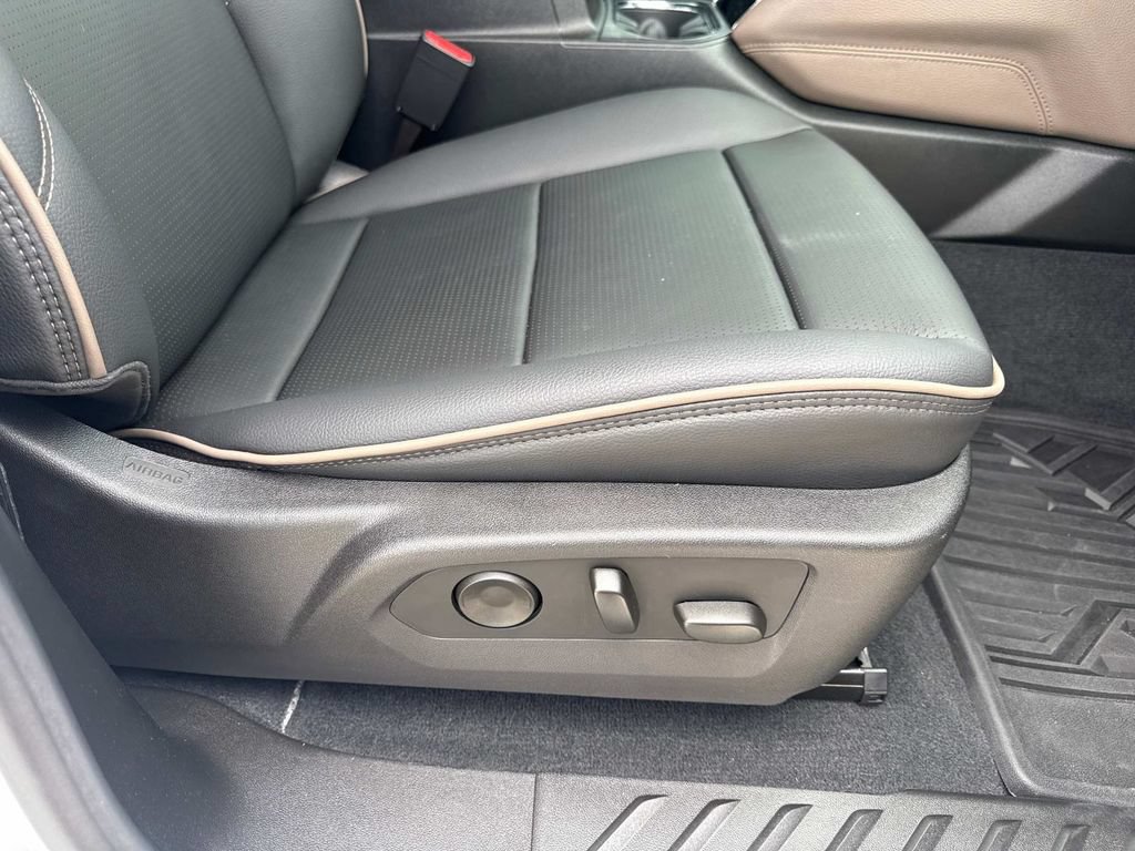 Used 2025 GMC Canyon Denali AWD/4WD image 15