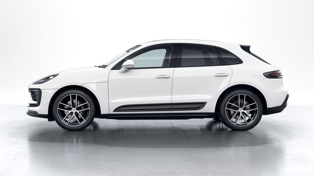 Certified 2025 Porsche Macan AWD/4WD image 8