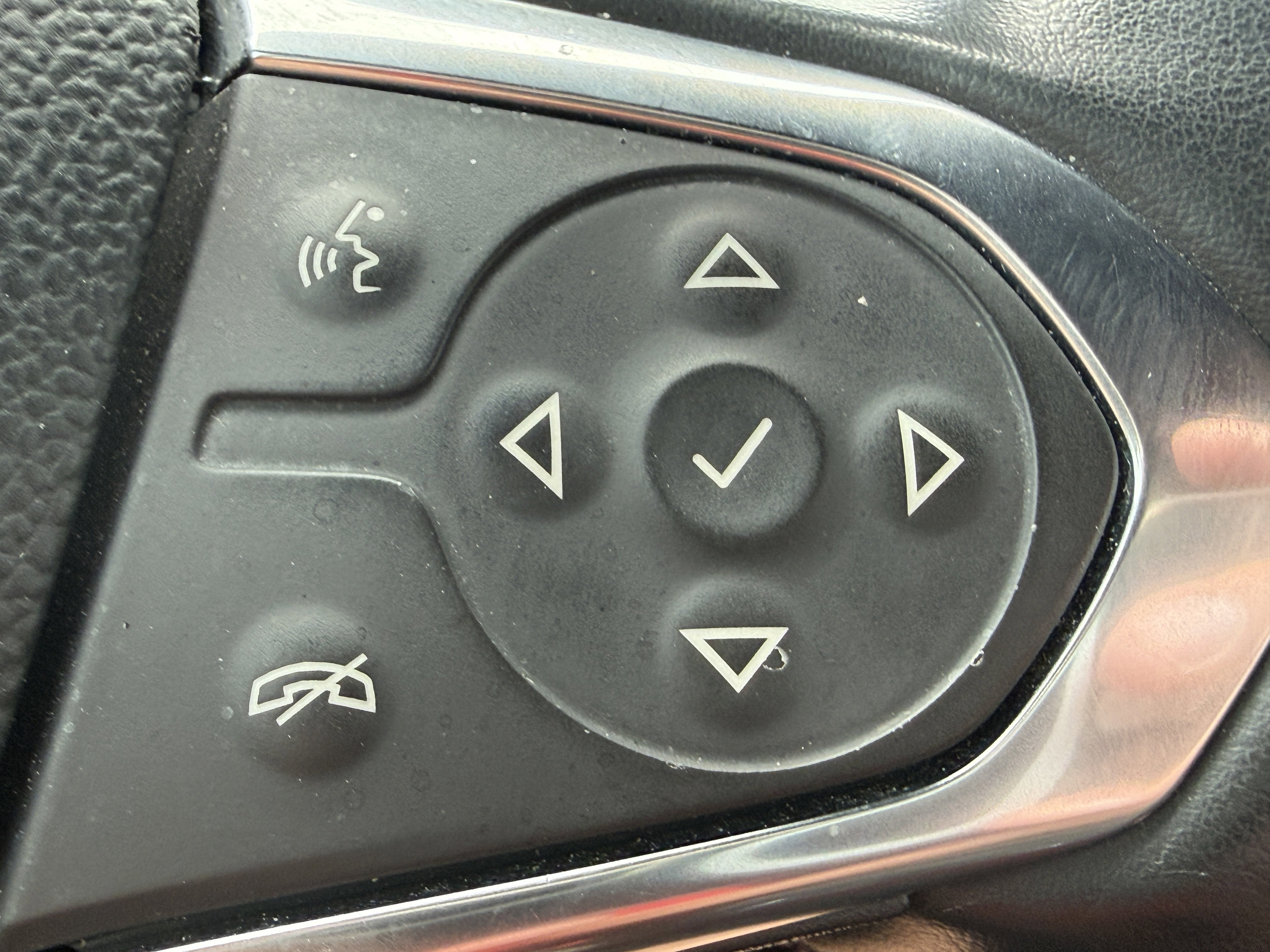 Used 2023 Chevrolet Traverse LT image 33