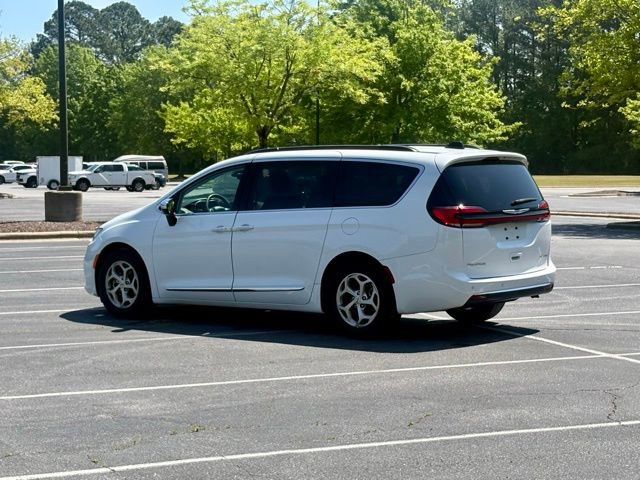 Used 2023 Chrysler Pacifica Limited FWD image 4