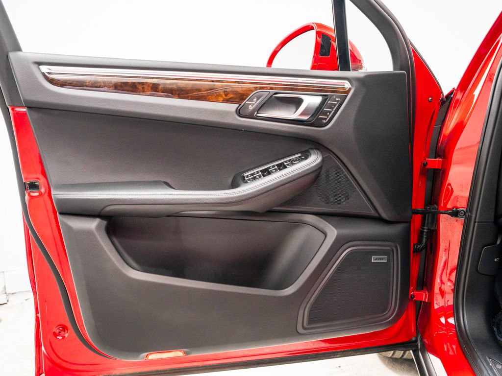 Used 2025 Porsche Macan image 23