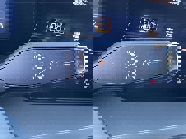 Used 2025 Chevrolet Traverse LT image 18