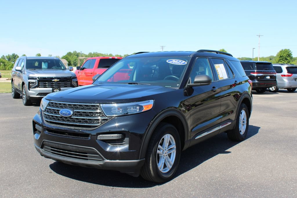 Used 2023 Ford Explorer XLT AWD/4WD image 4