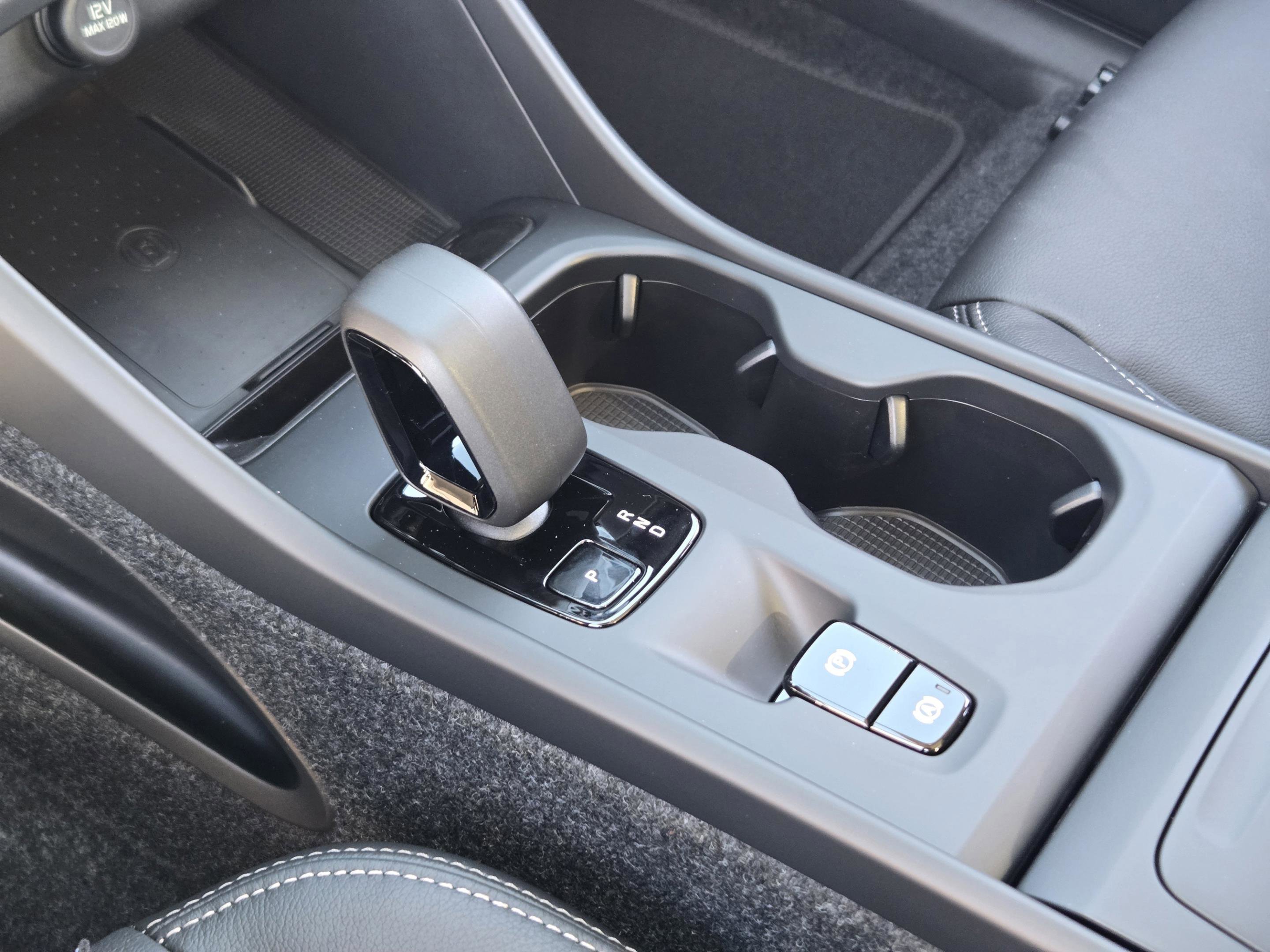 New 2026 Volvo XC40 B4 Core w/ Climate Package FWD image 18