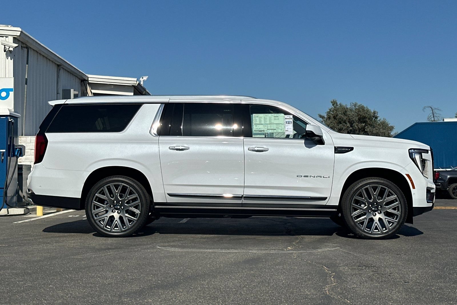 New 2026 GMC Yukon XL Denali Ultimate AWD/4WD image 3