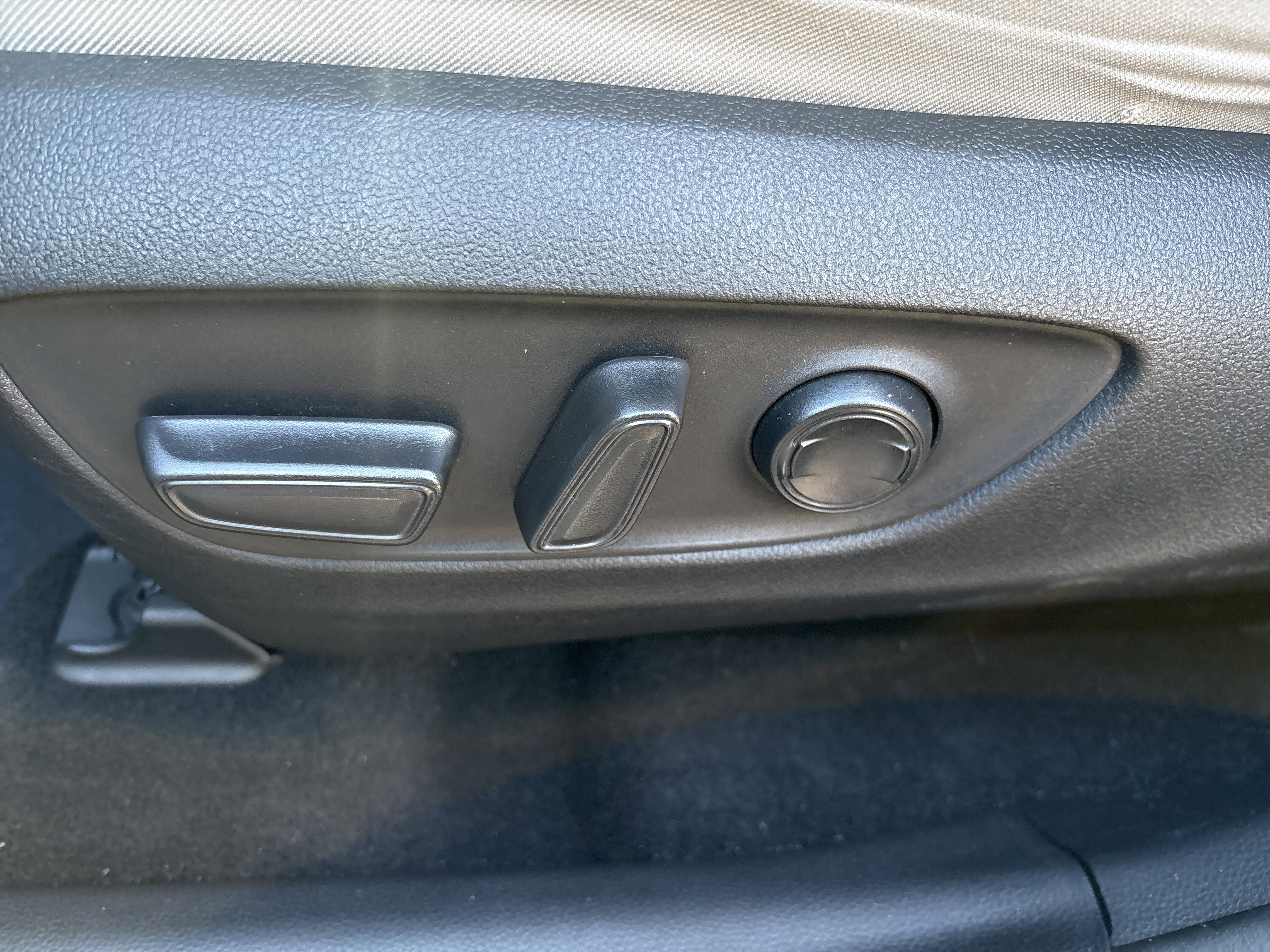 Used 2021 Toyota RAV4 XLE w/ Carpet Mat Package (TMS) image 16