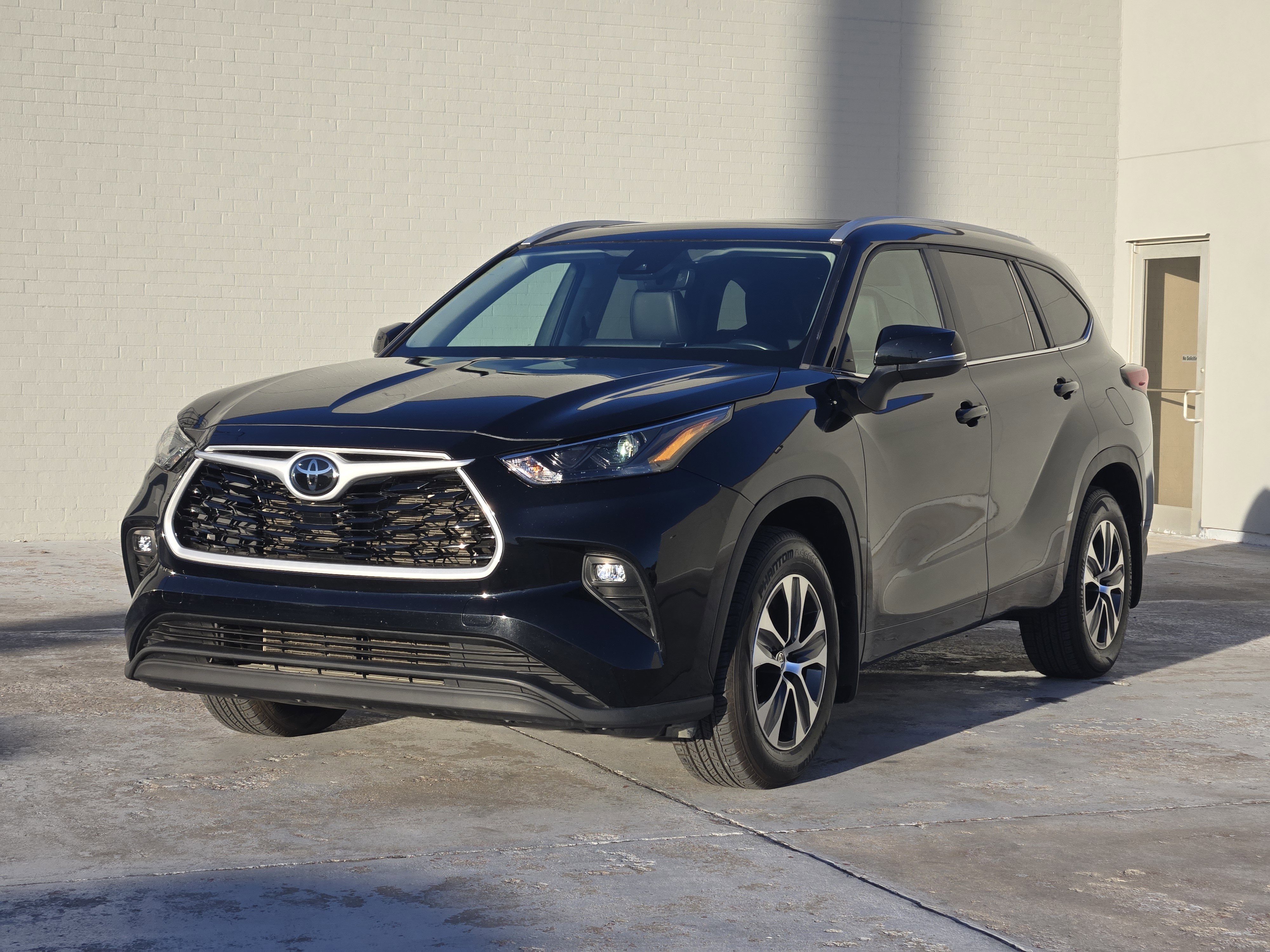 Used 2024 Toyota Highlander XLE image 4