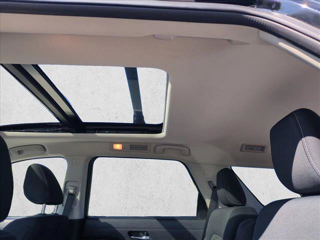 Used 2022 Nissan Pathfinder SV w/ SV Premium Package FWD image 19
