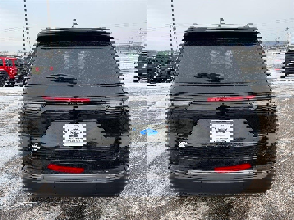 New 2026 Jeep Grand Cherokee Altitude image 3