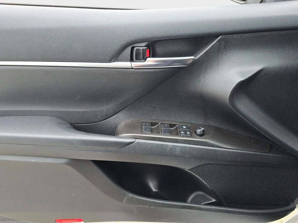 Used 2022 Toyota Camry SE image 20