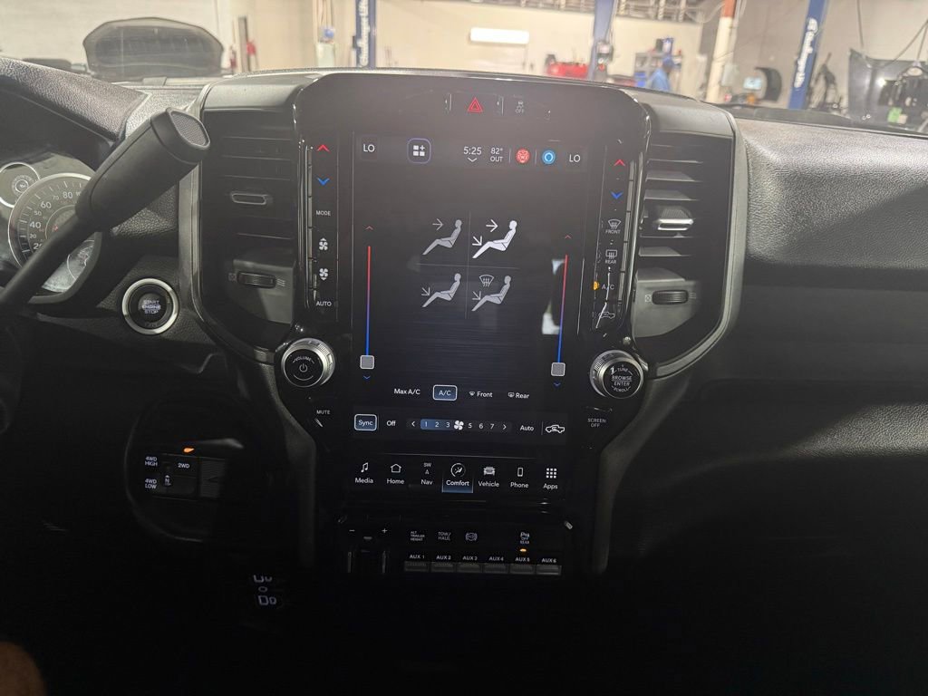 Used 2024 RAM 3500 Tradesman w/ Chrome Appearance Group AWD/4WD image 24
