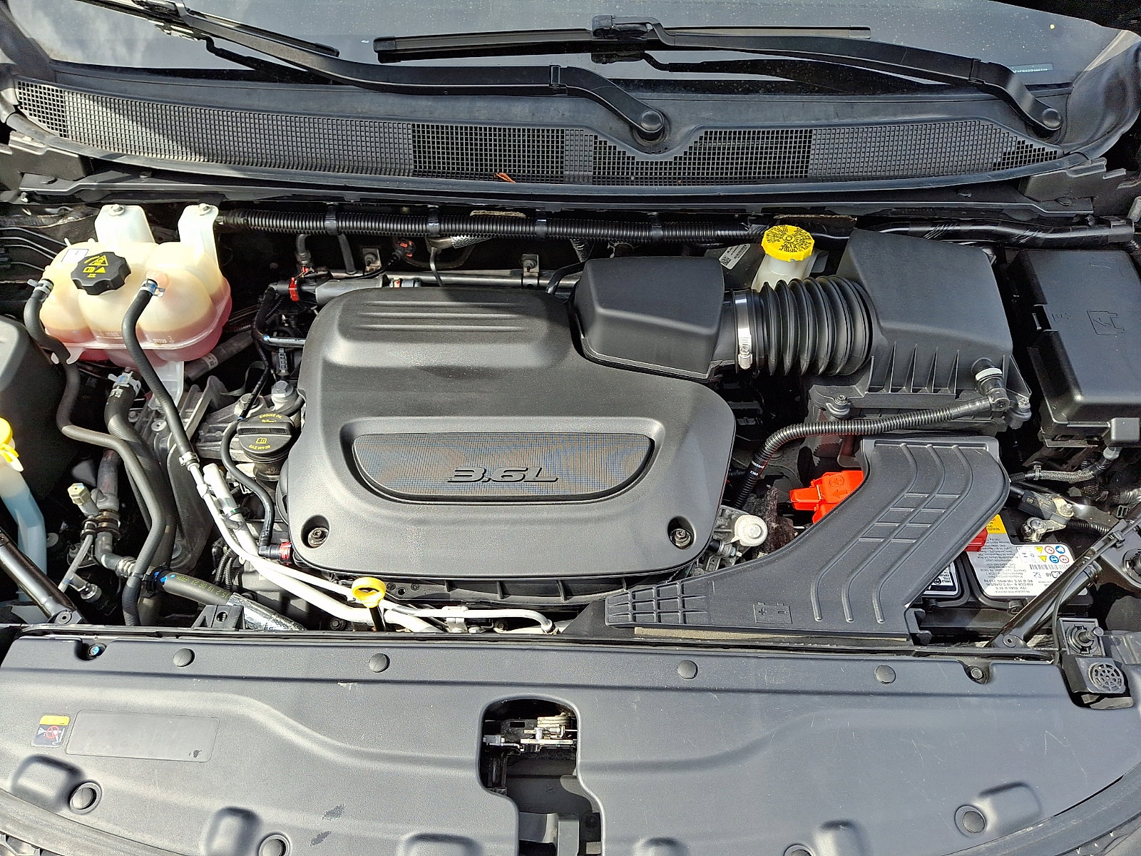 Used 2024 Chrysler Voyager LX image 28