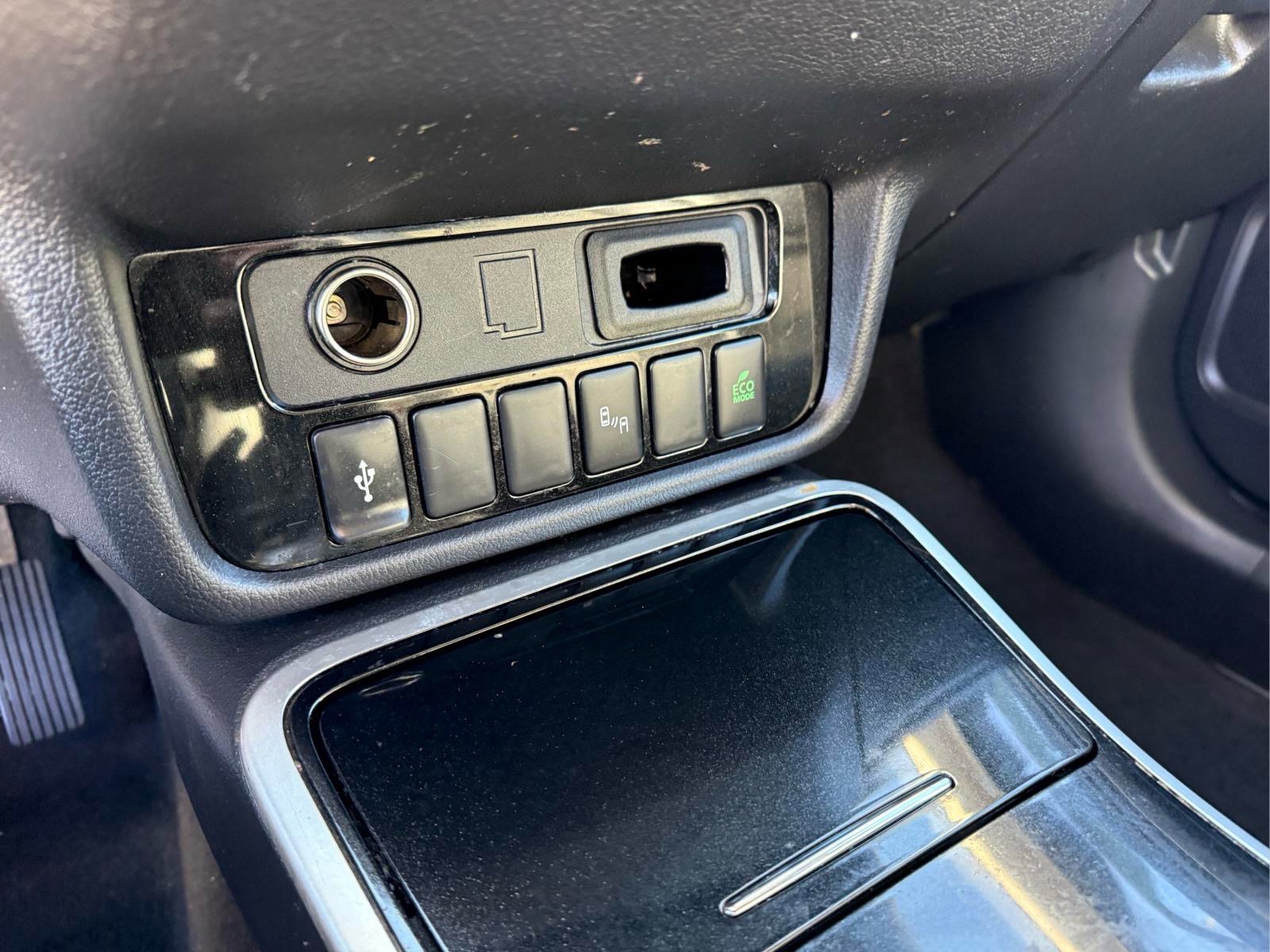 Used 2020 Mitsubishi Outlander SE FWD image 22